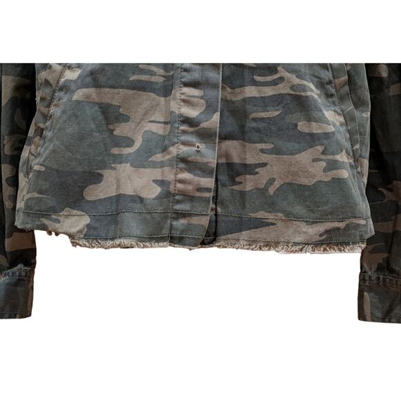 Sanctuary Women's Army Green Camo Button Snap Jacket Raw Hem Size L - Picture 9 of 13